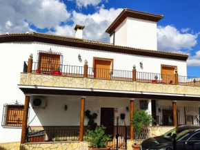 Casa amplia con terraza en La Viñuela, Vinuela